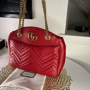 Gucci GG Marmont Chain Tote Matelasse Leather Medium. Red Calfskin Shoulder Bag